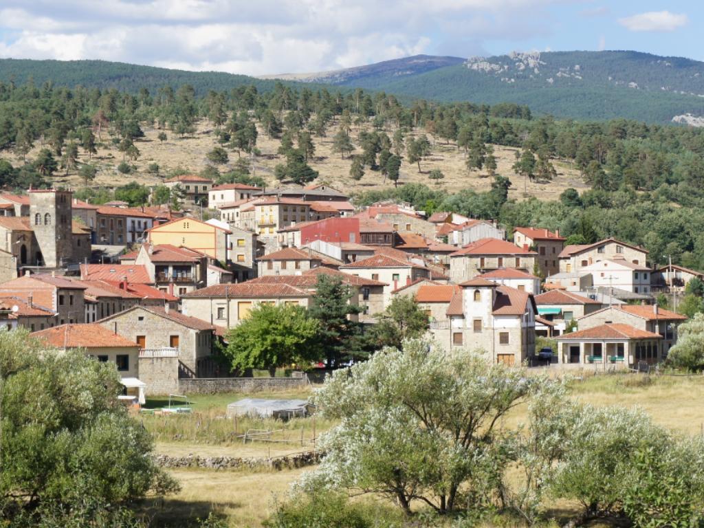 Hotel Rural Del Medico Regumiel de la Sierra Екстериор снимка