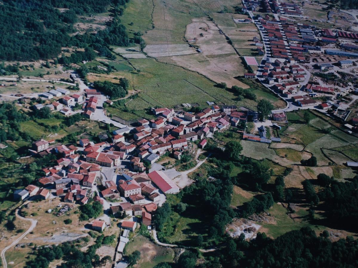 Hotel Rural Del Medico Regumiel de la Sierra Екстериор снимка